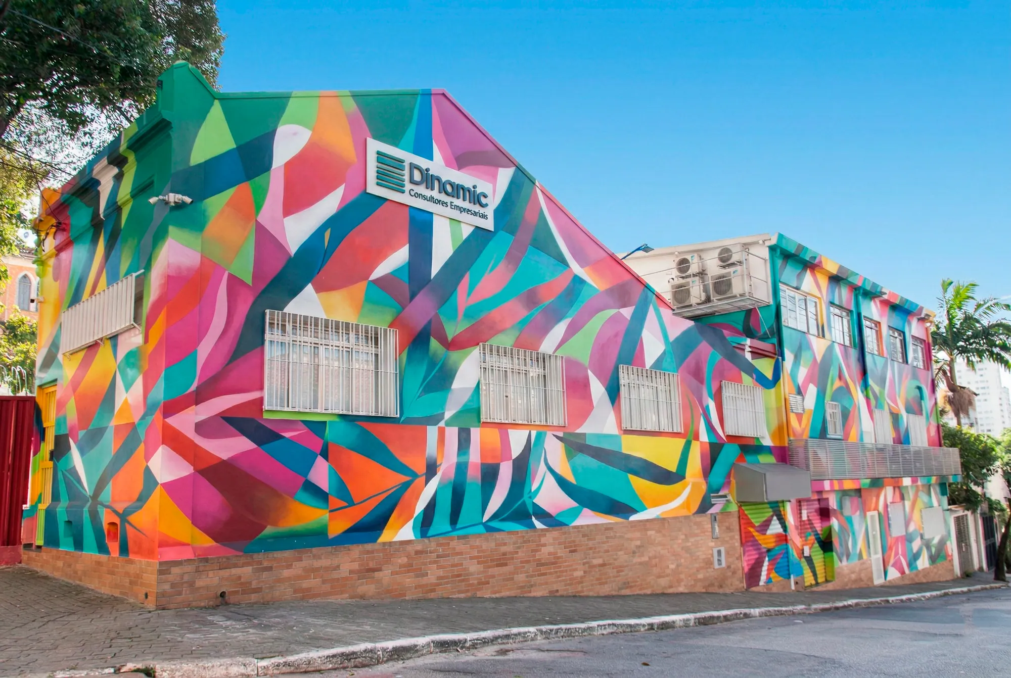Sede Dinamic com mural — Vila Mariana, SP